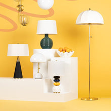 Load image into Gallery viewer, Meshelle Floor Lamp in Detail.
