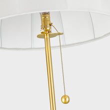 Load image into Gallery viewer, Meshelle Floor Lamp in Detail.
