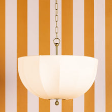 Load image into Gallery viewer, Meshelle Pendant Light in Detail.
