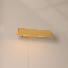 Load image into Gallery viewer, Priscilla Picture Light in Detail.
