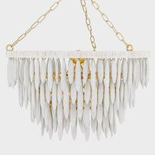 Load image into Gallery viewer, Tiffany Chandelier in Detail.
