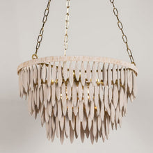 Load image into Gallery viewer, Tiffany Chandelier in Detail.
