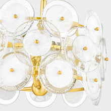 Load image into Gallery viewer, Zoella Pendant Light in Detail.
