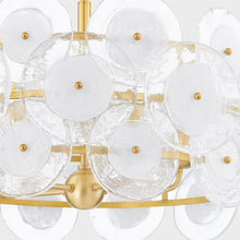 Load image into Gallery viewer, Zoella Pendant Light in Detail.
