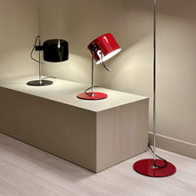 Load image into Gallery viewer, Coupe Table Lamp in Detail.
