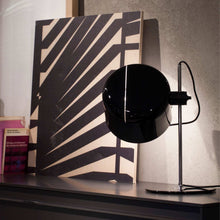 Load image into Gallery viewer, Coupe Table Lamp in Detail.
