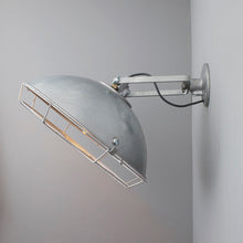 Load image into Gallery viewer, Cargo Cluster Wall Light in Detail.
