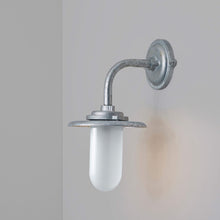 Load image into Gallery viewer, Exterior Bracket Light 1-Light Outdoor Wall Light in Detail.
