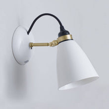 Load image into Gallery viewer, Hector Wall Light in Detail.
