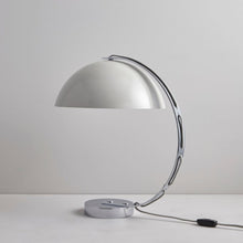 Load image into Gallery viewer, London Table Lamp in Detail.
