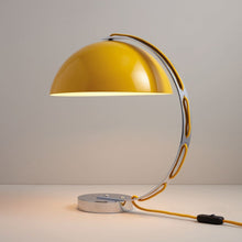 Load image into Gallery viewer, London Table Lamp in Detail.
