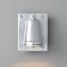 Load image into Gallery viewer, Mast Wall Light in Detail.

