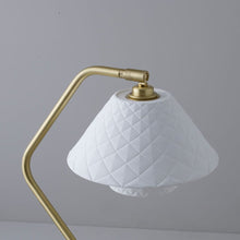 Load image into Gallery viewer, Oxford Desk Lamp in Detail.
