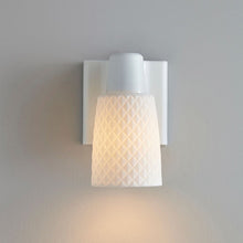 Load image into Gallery viewer, Oxford Wall Light in Detail.
