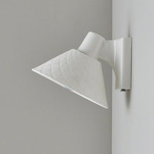 Load image into Gallery viewer, Oxford Wall Light in Detail.
