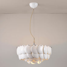 Load image into Gallery viewer, Pembridge Pendant Light in Detail.
