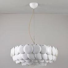 Load image into Gallery viewer, Pembridge Pendant Light in Detail.
