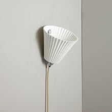 Load image into Gallery viewer, Portable Pleat Wall Light in Detail.
