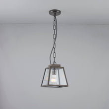 Load image into Gallery viewer, Quad Closed Top Pendant Light in Detail.
