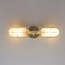 Load image into Gallery viewer, Weatherproof Ship&#39;s Well Glass Wall Light in Detail.

