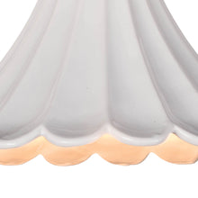 Load image into Gallery viewer, Cally Pendant Light in Detail.
