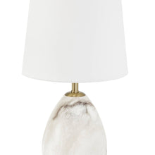 Load image into Gallery viewer, Jared Table Lamp in Detail.
