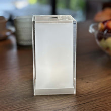Load image into Gallery viewer, Hokare Cub Bluetooth LED Table Lamp in Detail.
