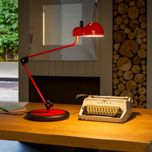 Load image into Gallery viewer, Topo Table Lamp in Detail.
