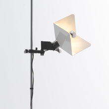 Load image into Gallery viewer, Triedro Floor Lamp in Detail.
