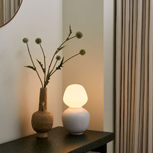 Load image into Gallery viewer, Reflection Enno Table Lamp in Detail.
