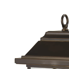 Load image into Gallery viewer, Mariner&#39;s Pointe Outdoor Post Light in Detail.
