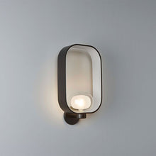 Load image into Gallery viewer, Filipa Wall Light in Detail.
