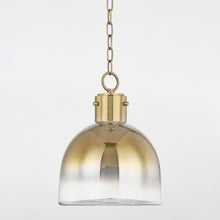 Load image into Gallery viewer, Beryl Pendant Light in Detail.
