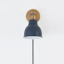 Load image into Gallery viewer, Makin Plug-in Wall Light in Detail.
