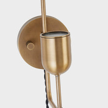 Load image into Gallery viewer, Manti Plug-in Wall Light in Detail.
