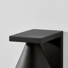 Load image into Gallery viewer, Sean Outdoor Wall Light in Detail.
