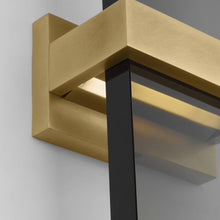 Load image into Gallery viewer, Flyta LED Wall Light in Detail.
