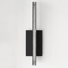 Load image into Gallery viewer, Serre LED Wall Light in Detail.
