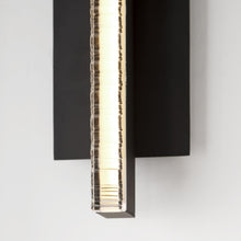 Load image into Gallery viewer, Serre LED Wall Light in Detail.
