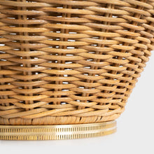 Load image into Gallery viewer, Evie Table Lamp in Detail.
