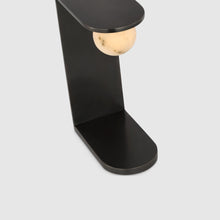Load image into Gallery viewer, Pertica LED Table Lamp in Detail.
