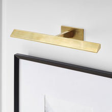 Load image into Gallery viewer, Petrel LED Picture Light in living room.
