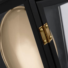 Load image into Gallery viewer, Stratford 3/4 Outdoor Gas Wall Light in Detail.
