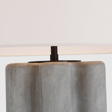 Load image into Gallery viewer, Vellig Table Lamp in Detail.
