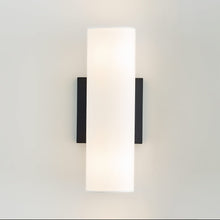 Load image into Gallery viewer, Capalino Wall Light in Detail.
