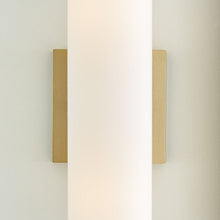 Load image into Gallery viewer, Capalino Wall Light in Detail.

