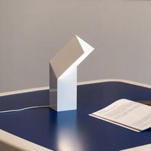 Load image into Gallery viewer, Lineair LED Table Lamp in Detail.
