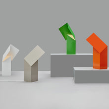 Load image into Gallery viewer, Lineair LED Table Lamp in Detail.
