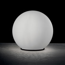 Load image into Gallery viewer, Sferis Table Lamp in Detail.
