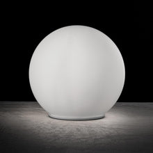 Load image into Gallery viewer, Sferis Table Lamp in Detail.
